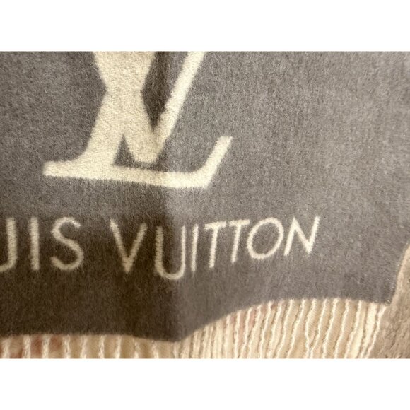 Louis Vuitton Gradient Monogram Scarf 100% Cashmere Unisex Soft Luxury Accessory - Picture 5 of 14